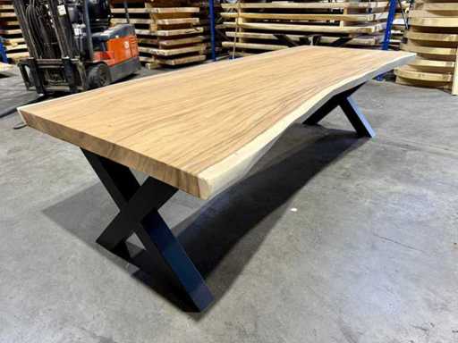 Masa trunchiului de copac, 280 cm.