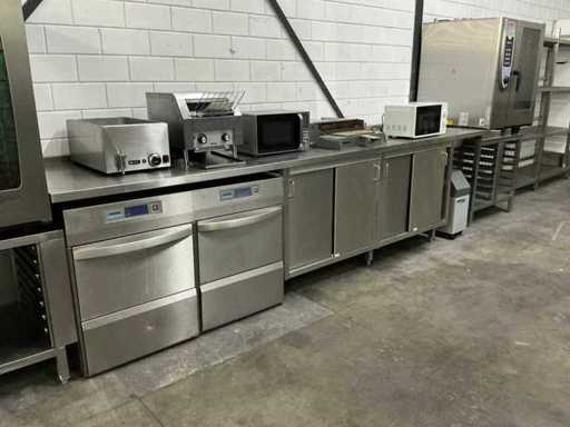 Masă de lucru din oțel inoxidabil