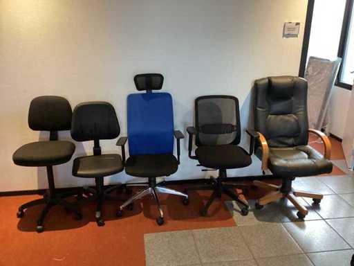 Vari sedili d'ufficio (5 volte)