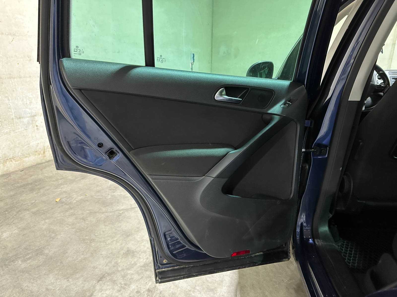 Volkswagen Tiguan 2.0 TDI Sport&&Style 4Motion 140pk 2011 (Origineel-NL), 74-PNH-9