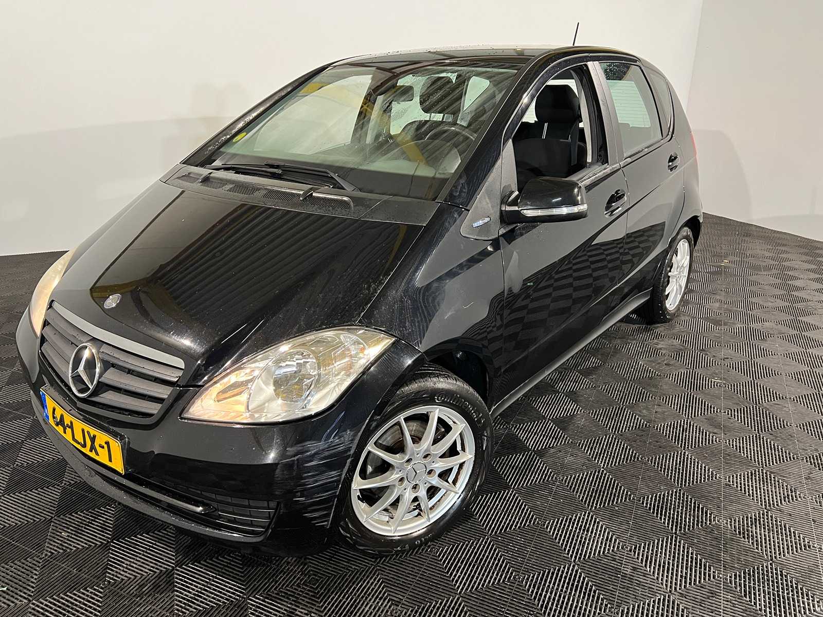 Mercedes-Benz A-class 160 BlueEFF Bns Cl, 64-LJX-1