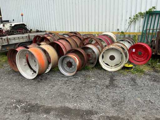 Tire, wheel and rim