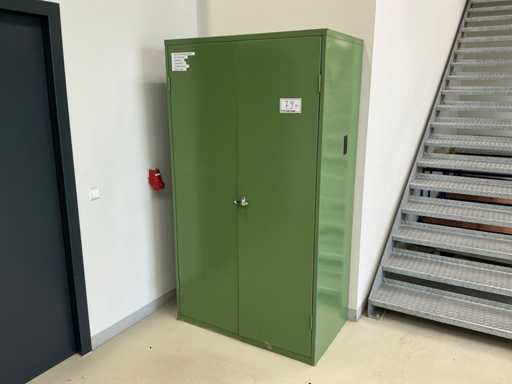 Werkstattschrank ohne Inhalt