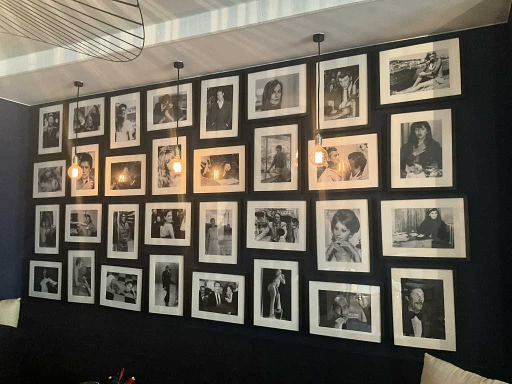 Approx. 32 different photo frames