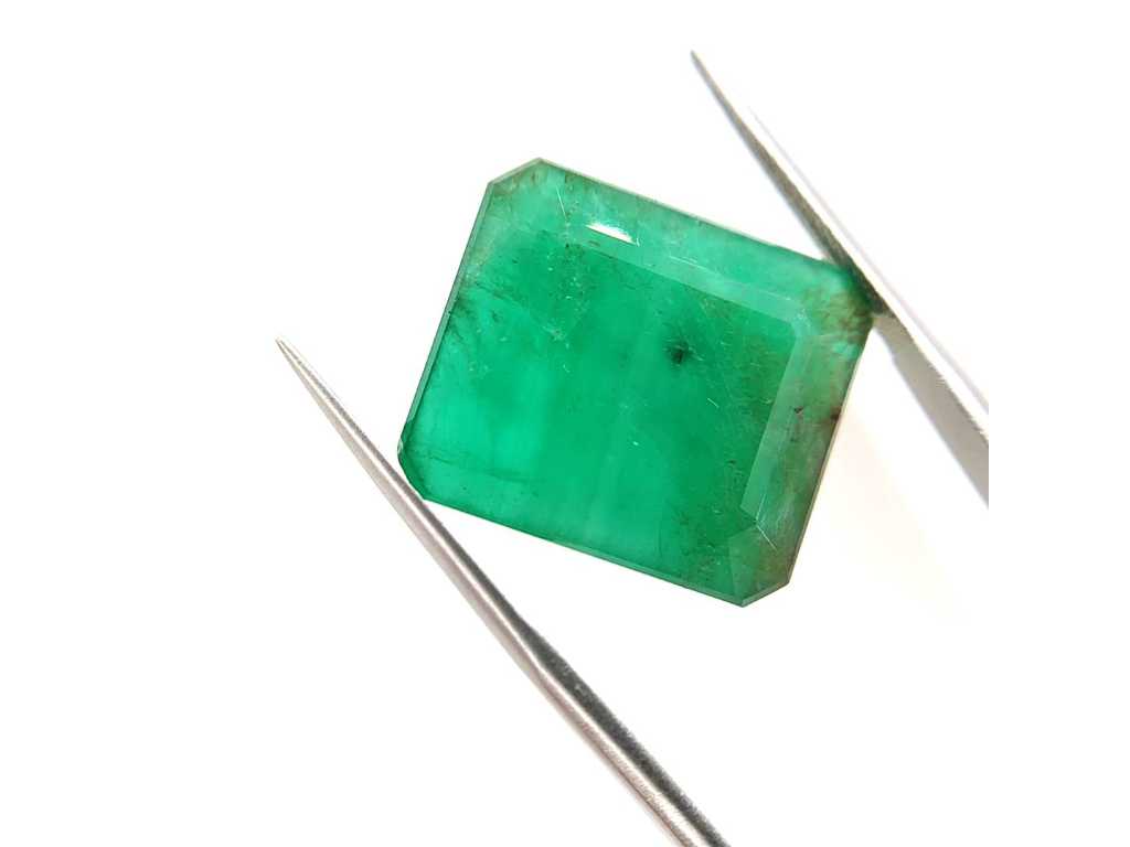 Natural emerald 14.26 carats IGI certified