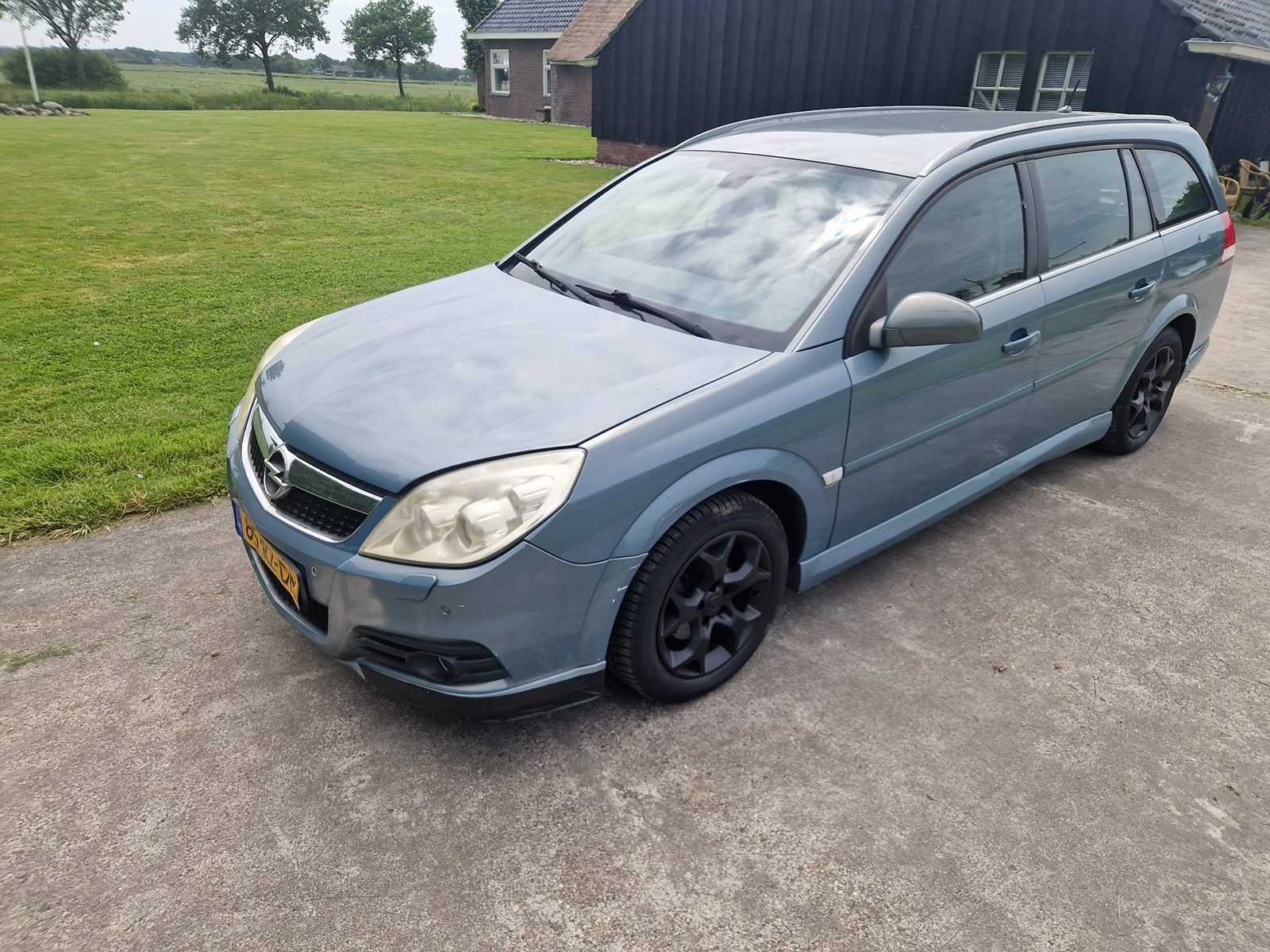 Opel - 2005 - Vectra Wagon - 2.2-16V Executive - Passenger car