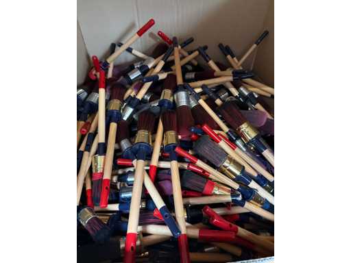 Various brushes (10x)