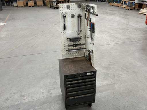   Mobiler Schubladenschrank mit Inhalt