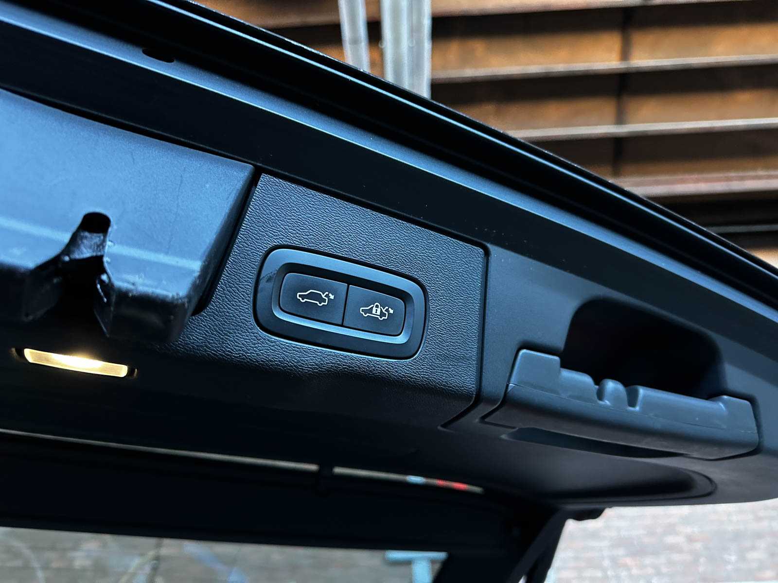 Volvo XC60 2.0 T8 Twin Engine AWD Inscription R-Design 303pk 2019, R-244-TZ