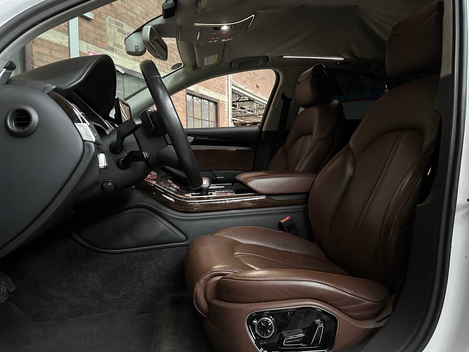 Audi A8 4.2 FSI V8 Quattro 372pk 2011