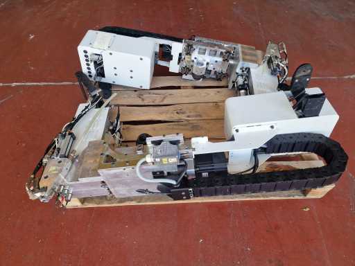 2006 COMIL INSIDER KTC Lot de 2 groupes d’insertion de chevilles horizontales