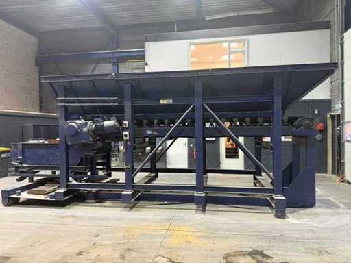 N.M. Heilig – Bunkier dozujący z sietem gwiaździstym i taśmą przenośniową na 20-stopowych saniach kontenerowych