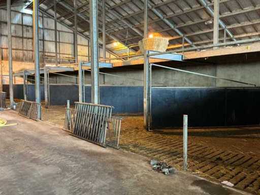 Party stable equipment – 6 gates with supporting structure and wooden floor