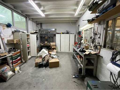 Lot de diverse unelte și accesorii pentru mașini