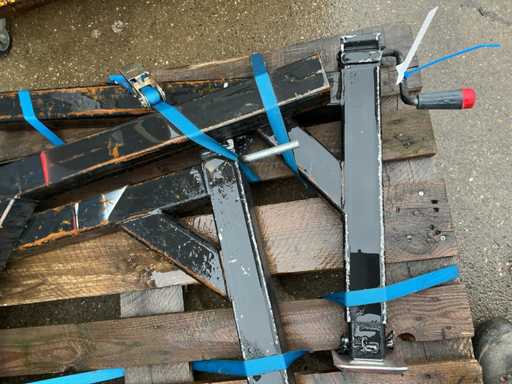 Picioare de susținere metalice (3x)