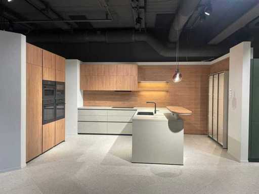 Schüller - Cuisine d’exposition avec appareils électroménagers AEG