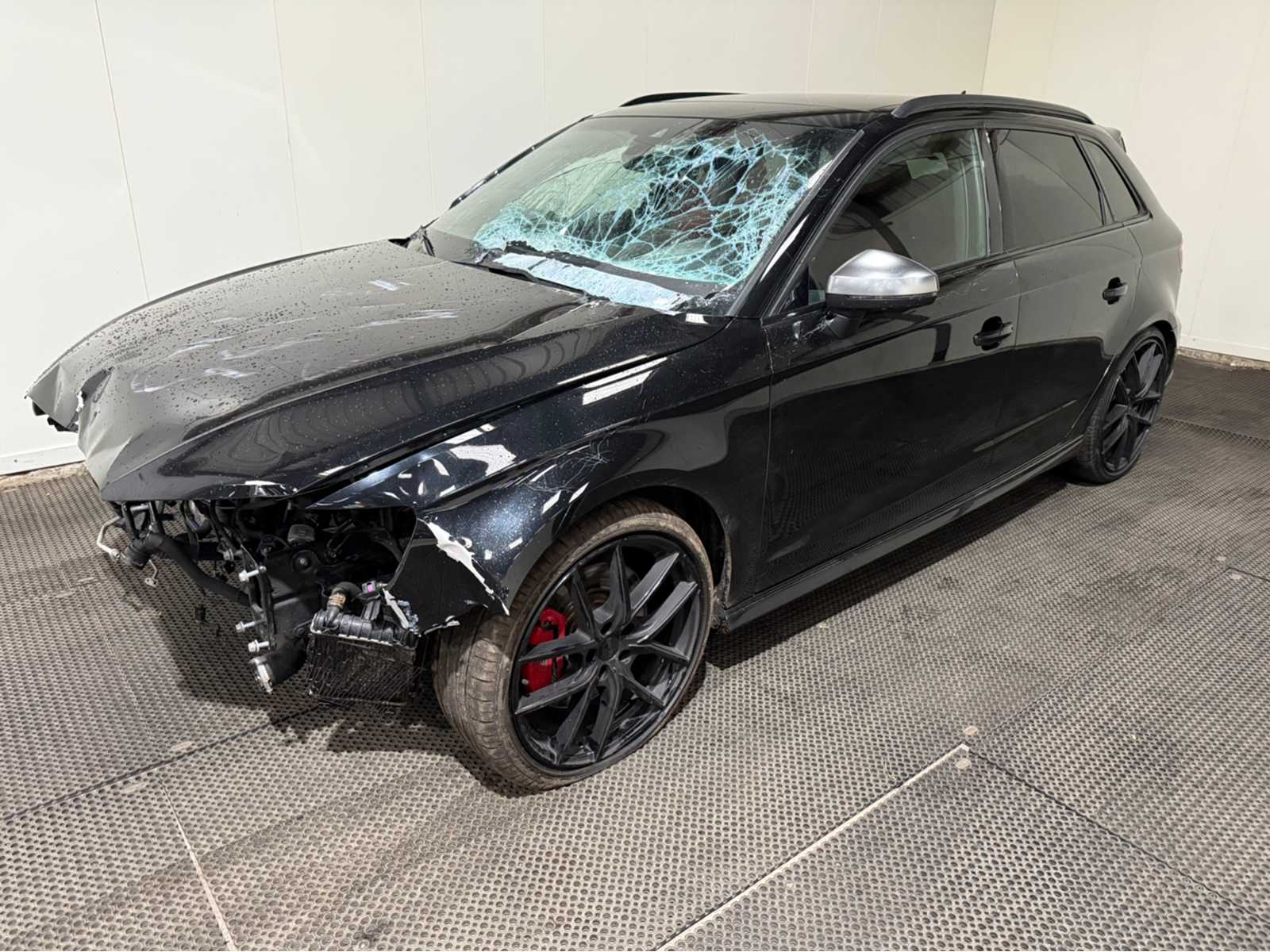 Audi A3 – S3 – 310 hp – Sportback – damaged car – Passenger car – 2017