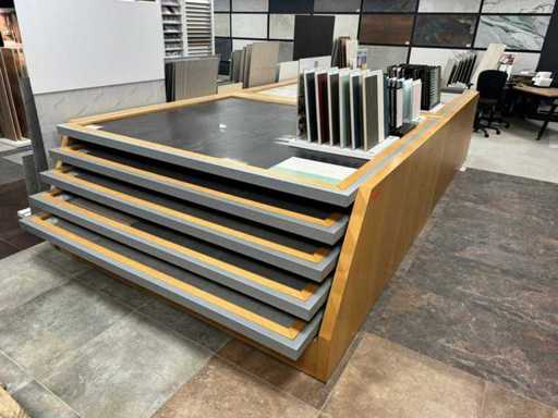 Ausstellungsraum-/Präsentationsmöbel (2x)