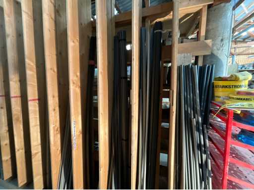 Driehoekige strips, plinten, verbindingsstrips en diverse profielen