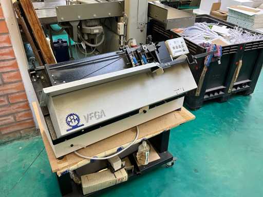 O.M. Marchetti - Vega - Plieuse et colleuse automatique