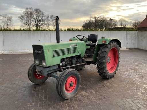 Fendt Farmer 102 S trattore agricolo a due ruote motrici del 1976