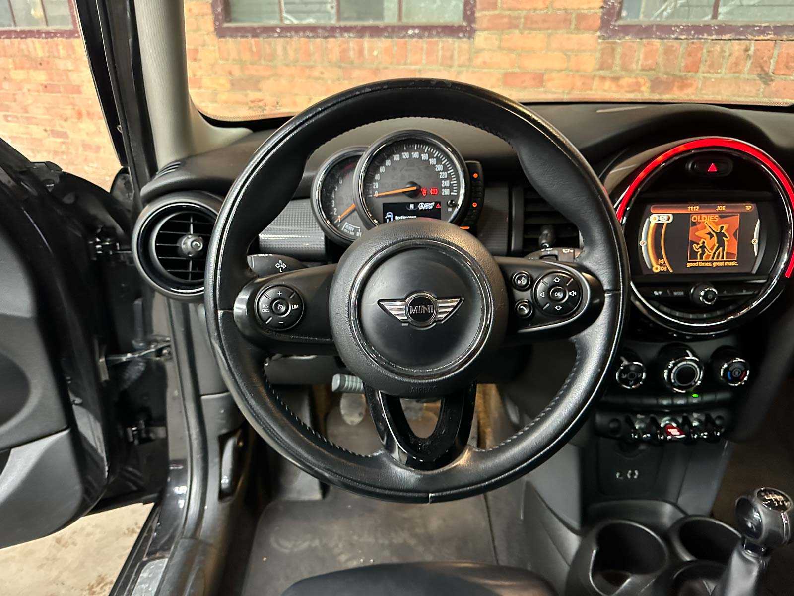 Mini Cooper 1.5 Business 136pk 2016 (Origineel-NL), KR-270-J