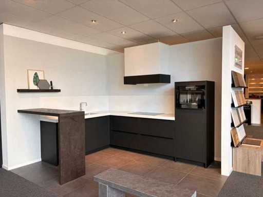 Schmidt - Showroomkeuken met Pelgrim apparatuur