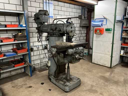 Universal drilling and milling machine