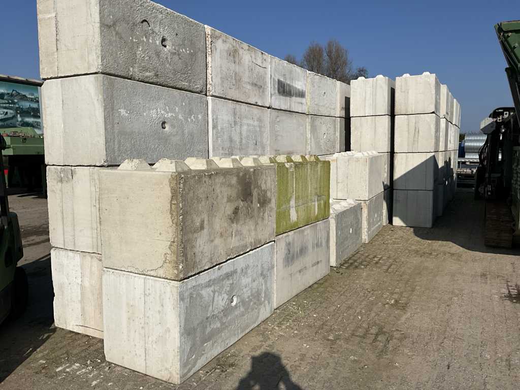 Concrete block 160*80*80 (13x)
