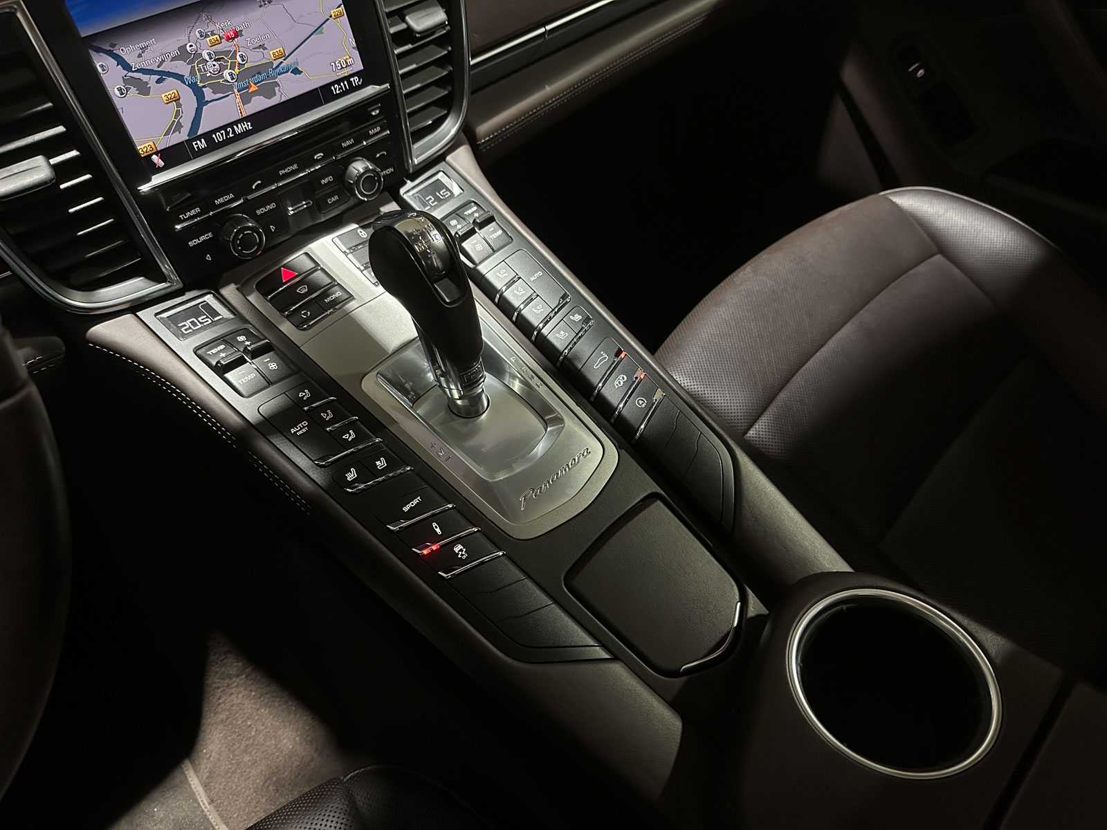 Porsche Panamera 3.6 V6 4WD 300pk 2012, G-397-TZ