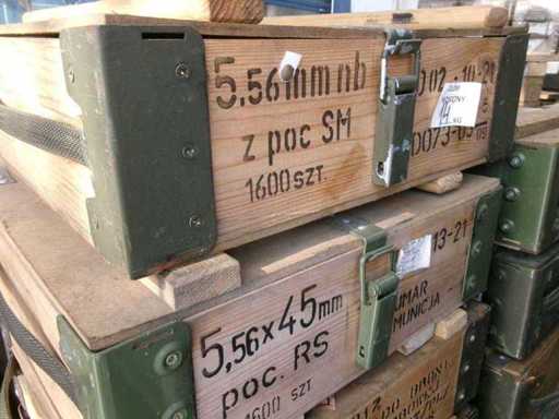Poln. Boîte en bois, raccords métalliques, partiellement endommagés (RP) (50x)