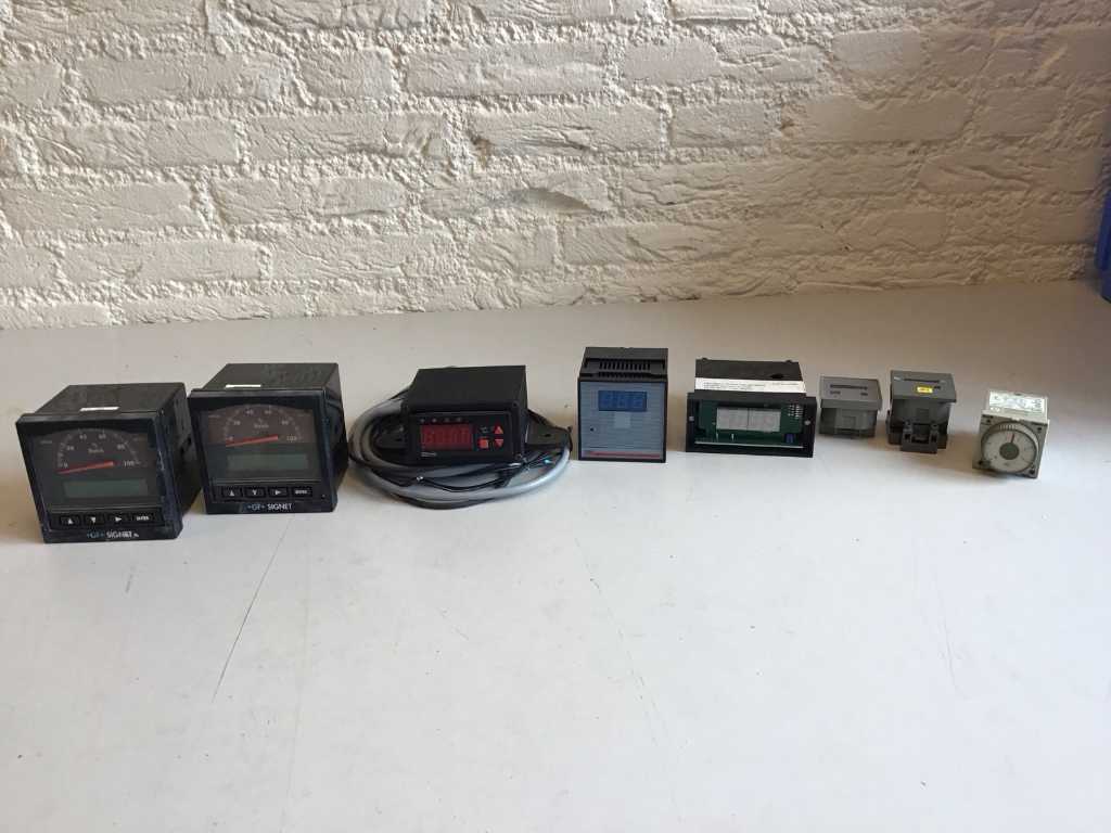 Various Counters and Controllers (8x)