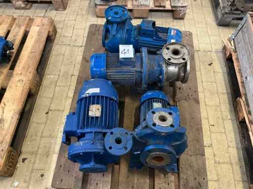 Stock d’accessoires, de pièces détachées et de stocks d’entrepôt