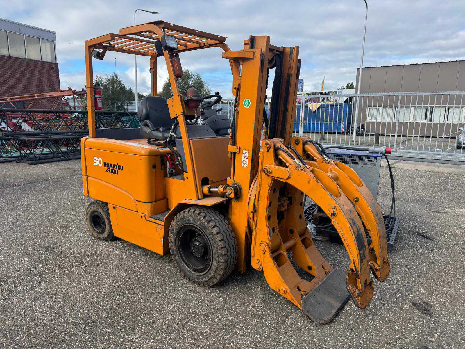Komatsu FB30EX-8 3000KG Forklift Truck With Clamp And Rotator