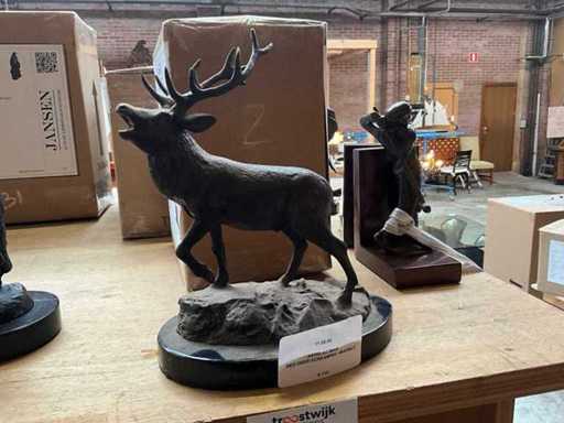 Rothirsch-Dekorationsstatue