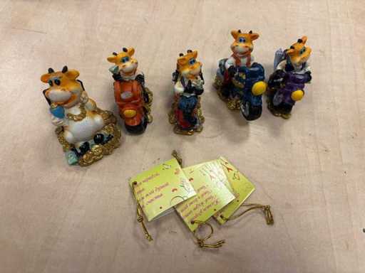 Cow Figurines - Mixed Party (1620x)