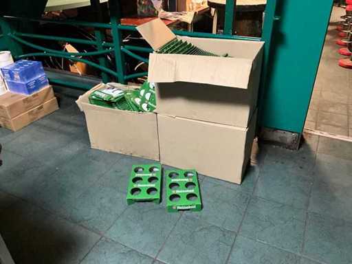 Box of Heineken cardboard carrying trays (3x)