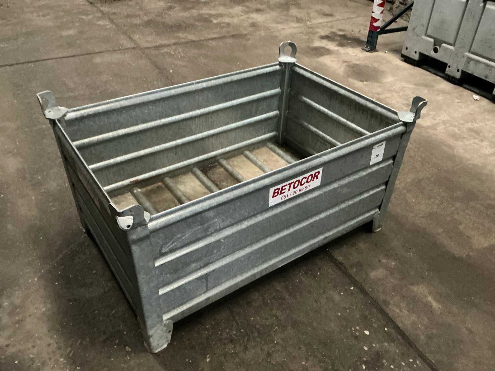 Stacking crate