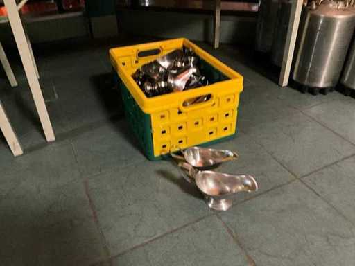 Stainless steel sauce jugs (29x)