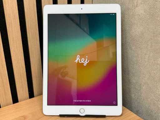 Apple - Ipad - 6th Gen - 32 GB Wi-Fi Zilver
