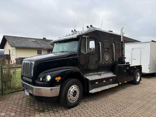 1999 FORD THX26MO – Unique US show truck with living space conversion