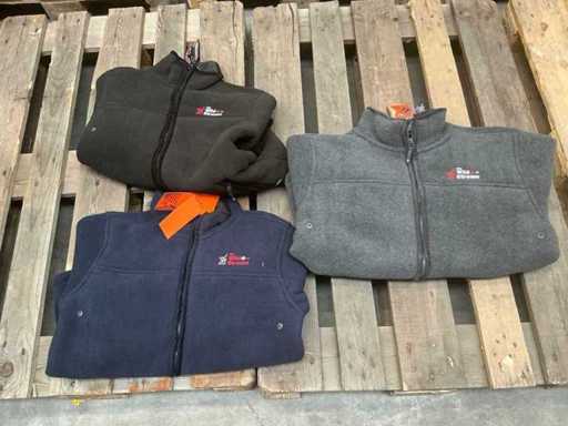 Le ruisseau sauvage Divers hommes de toison (environ 20x)