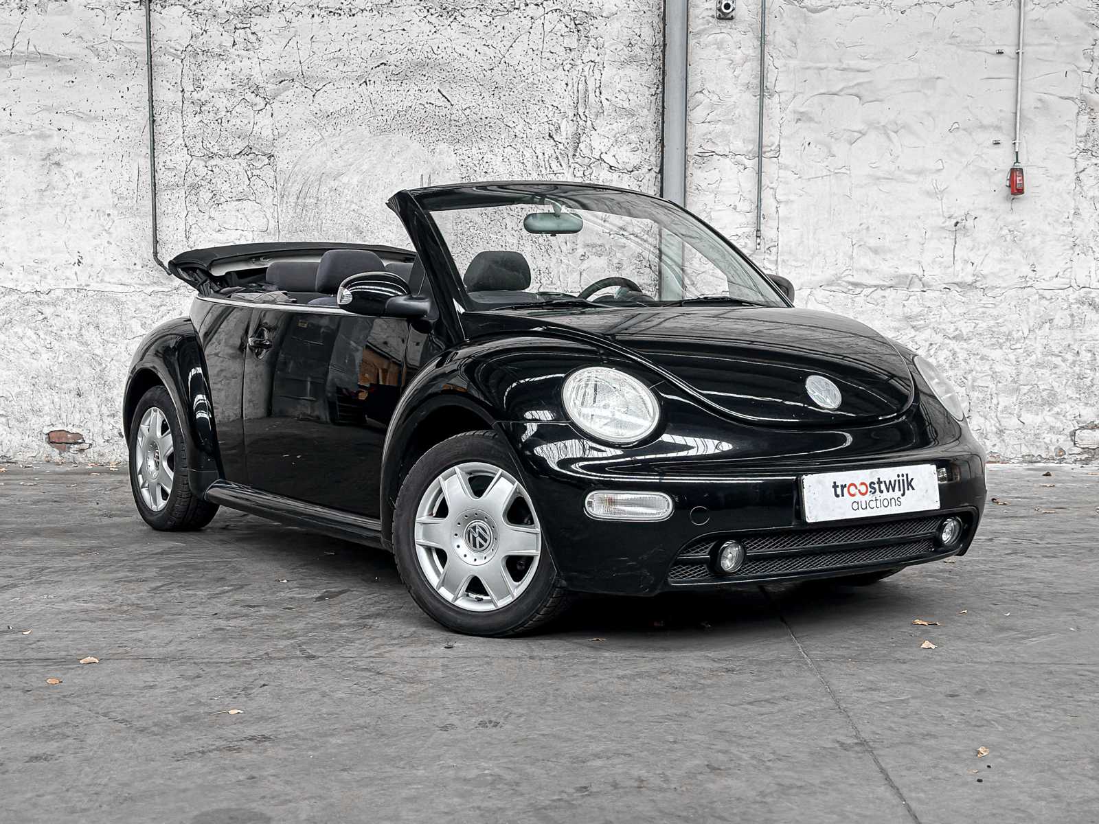 Volkswagen New Beetle Cabriolet 1.4 Turijn 75pk 2003, TH-271-J