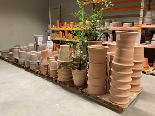 Flower pots and saucers