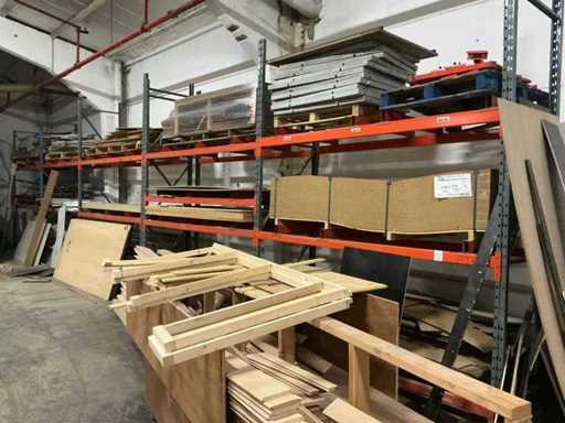 Palletstelling met inhoud plaatmateriaal