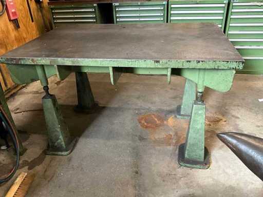 Welding table