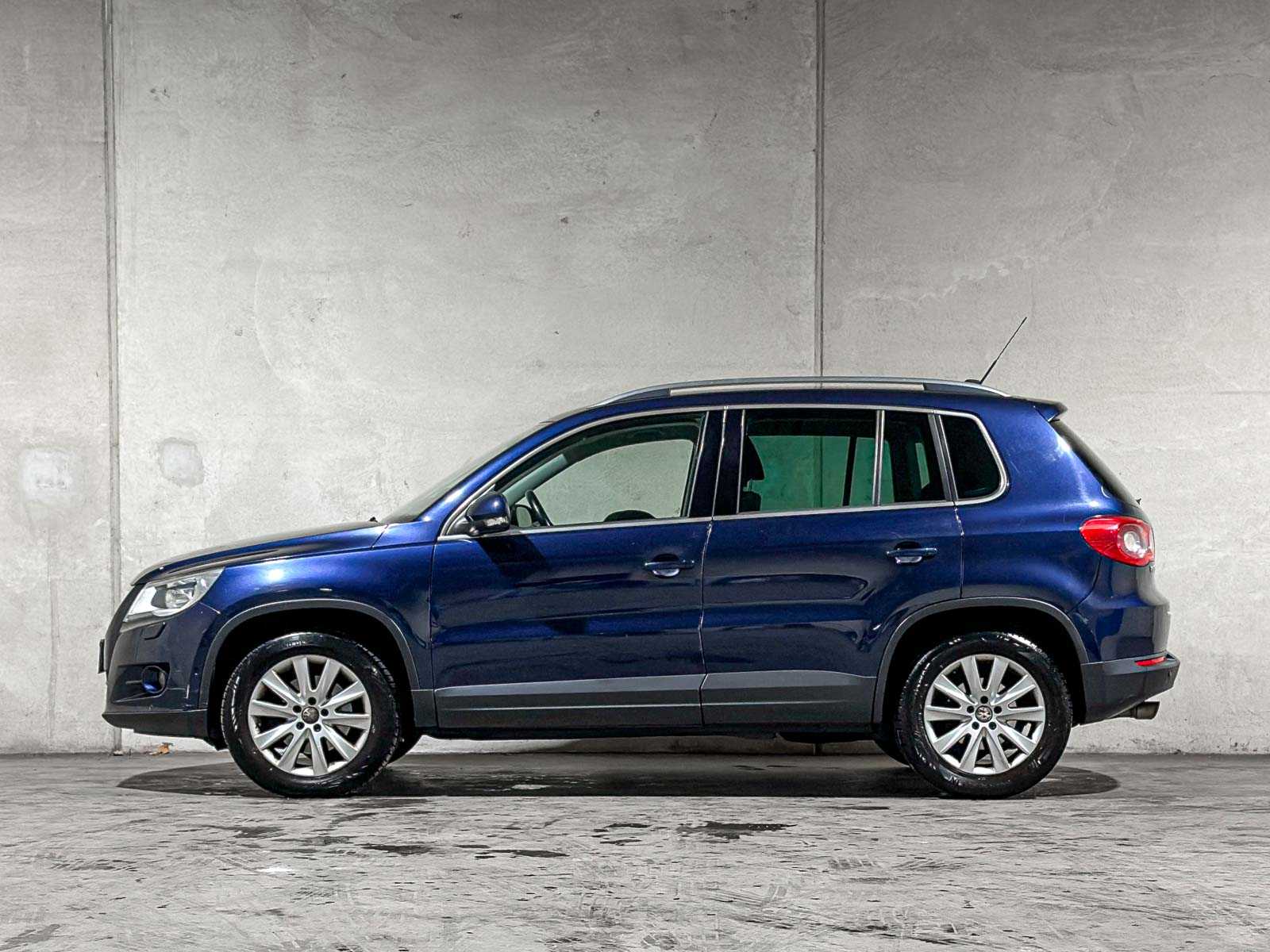 Volkswagen Tiguan 2.0 TDI Sport&&Style 4Motion 140pk 2011 (Origineel-NL), 74-PNH-9