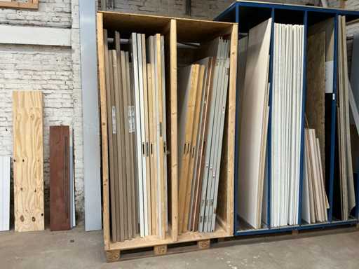 Raft din lemn cu uși (26x)