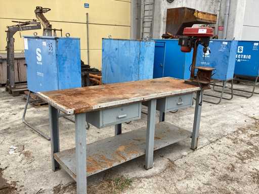 Banco di lavoro con trapano