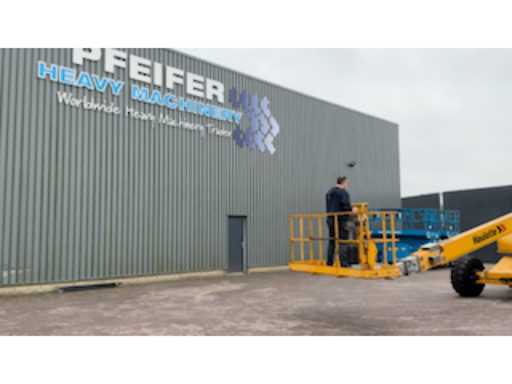 c2c78322-b8fb-4cbb-b4f9-d980285cd3d6.mp4